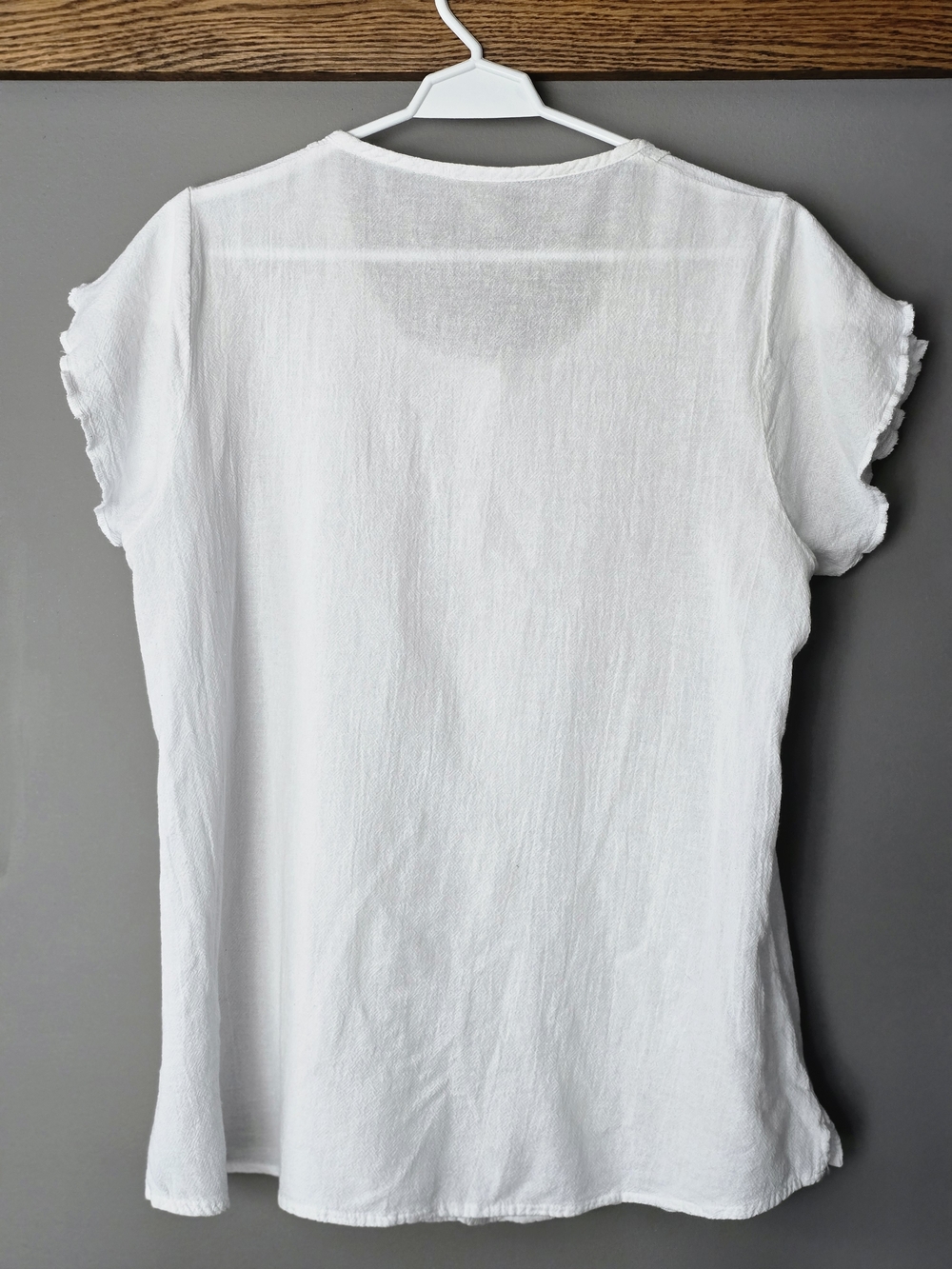 The ACQUA Brand White Button-Front Short Sleeve Blouse - Picture 2 of 3